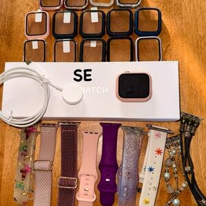 EUC large 44 mmApple Watch SE (1gen)with Assorted Bands